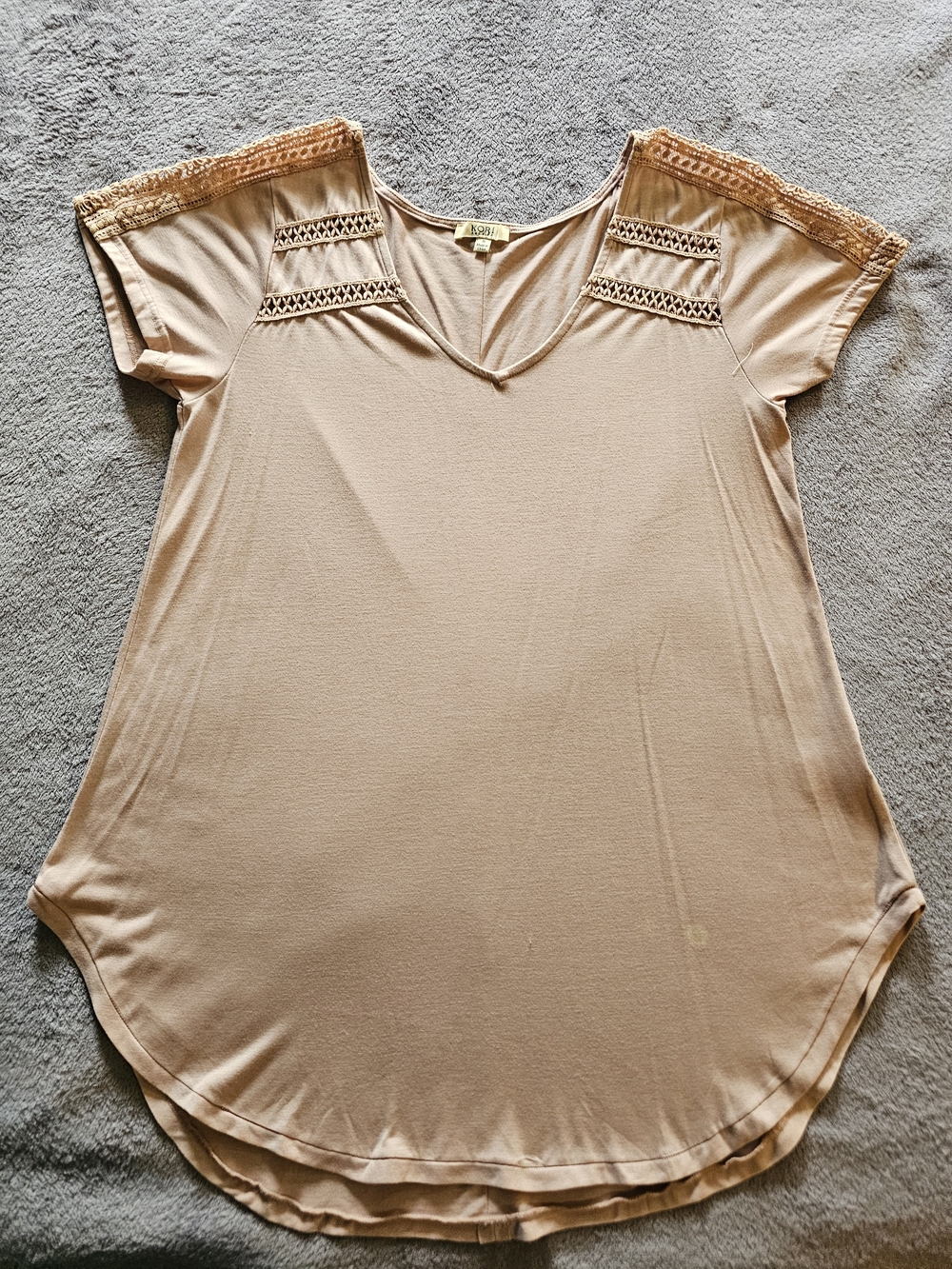 Kori Dusty Rose V‑Neck Tunic with Lace Shoulder Trim